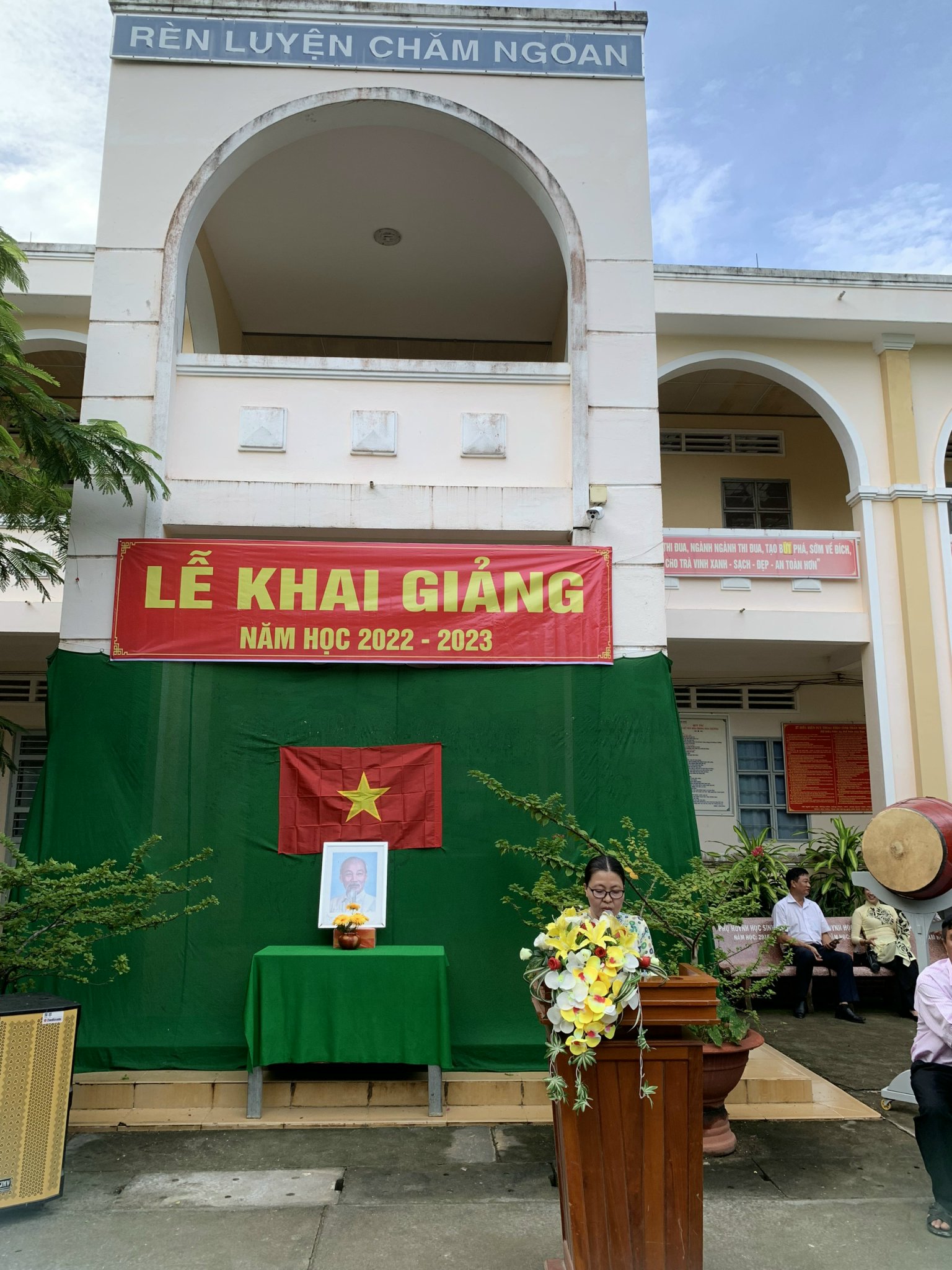 Lễ tiễn về hưu cô Huỳnh Thị Ngọc Phượng